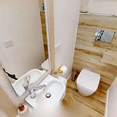 Apartment 3 Pieces Climatise Neuf Centre Avec Terrasse - Fr-1-196-384